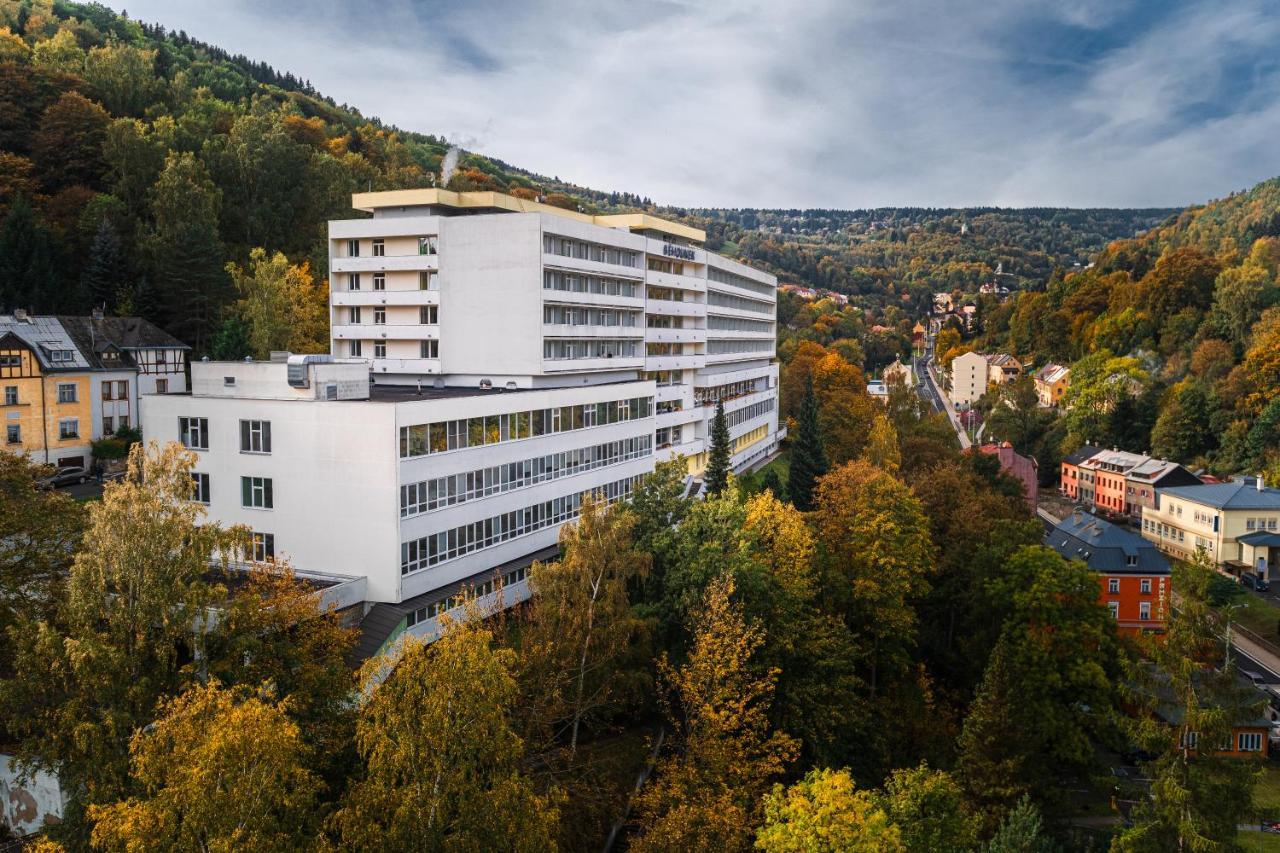 Hotel Behounek ยาคีมอฟ ภายนอก รูปภาพ