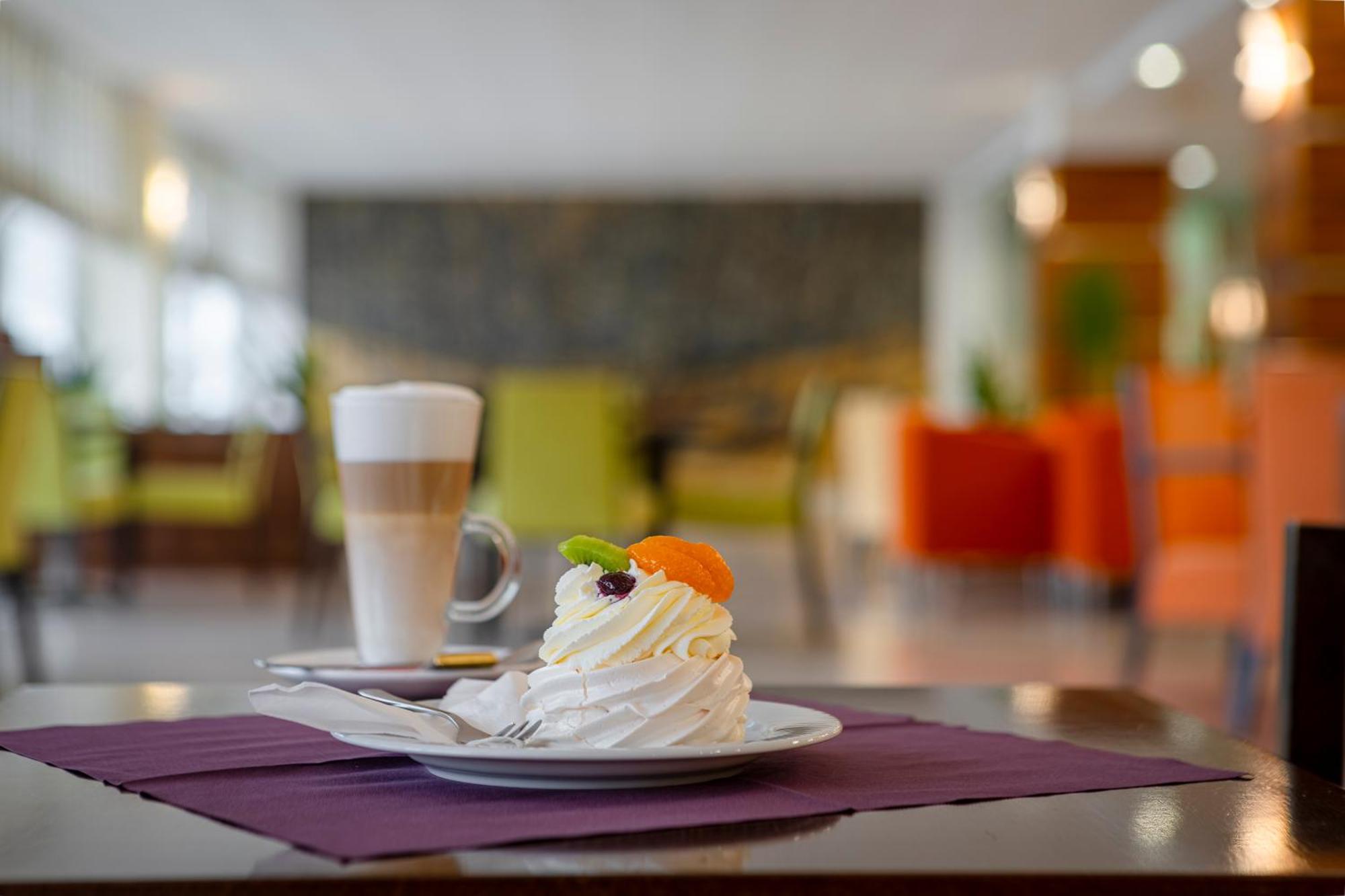 Hotel Behounek ยาคีมอฟ ภายนอก รูปภาพ