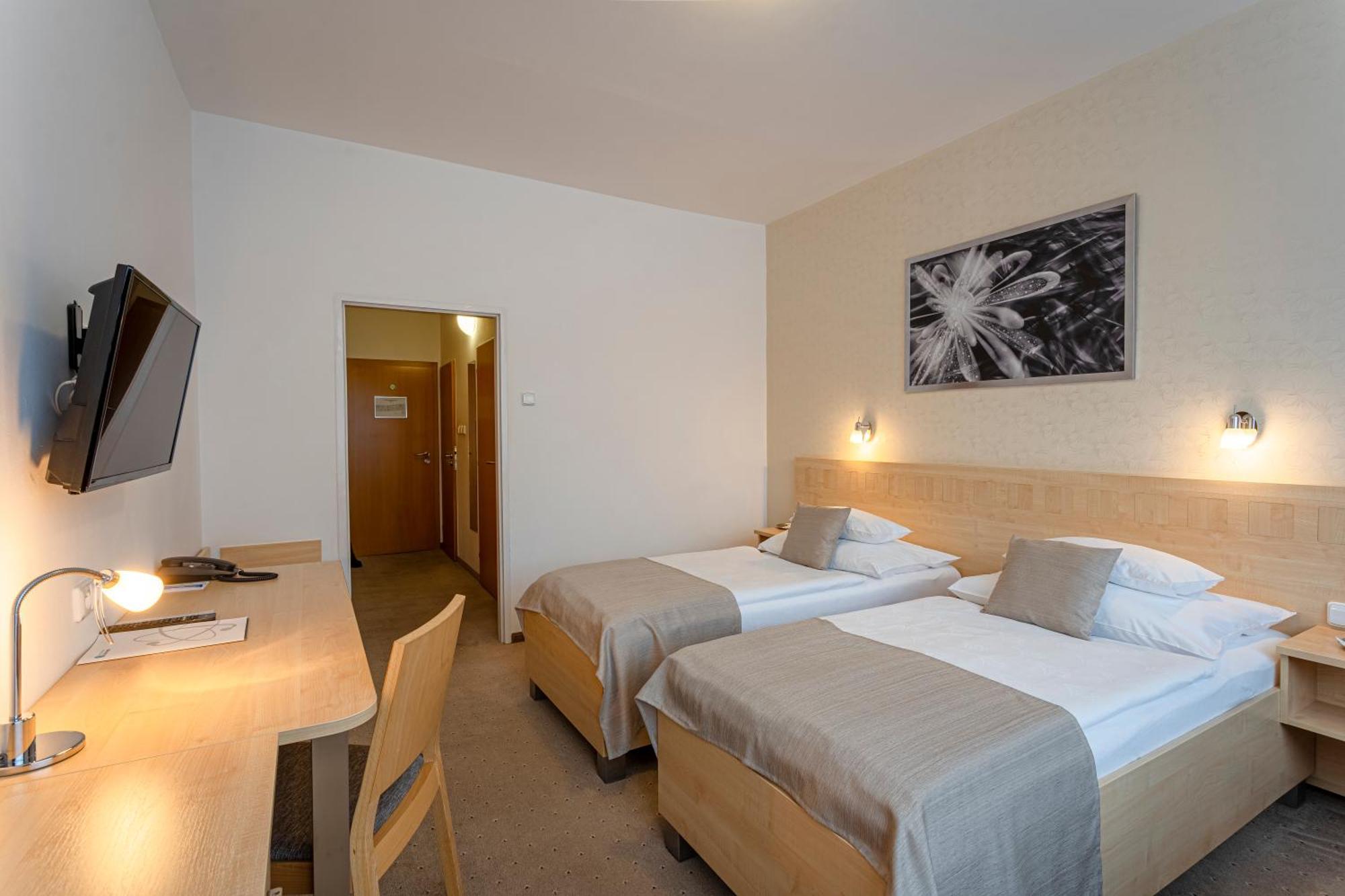 Hotel Behounek ยาคีมอฟ ภายนอก รูปภาพ