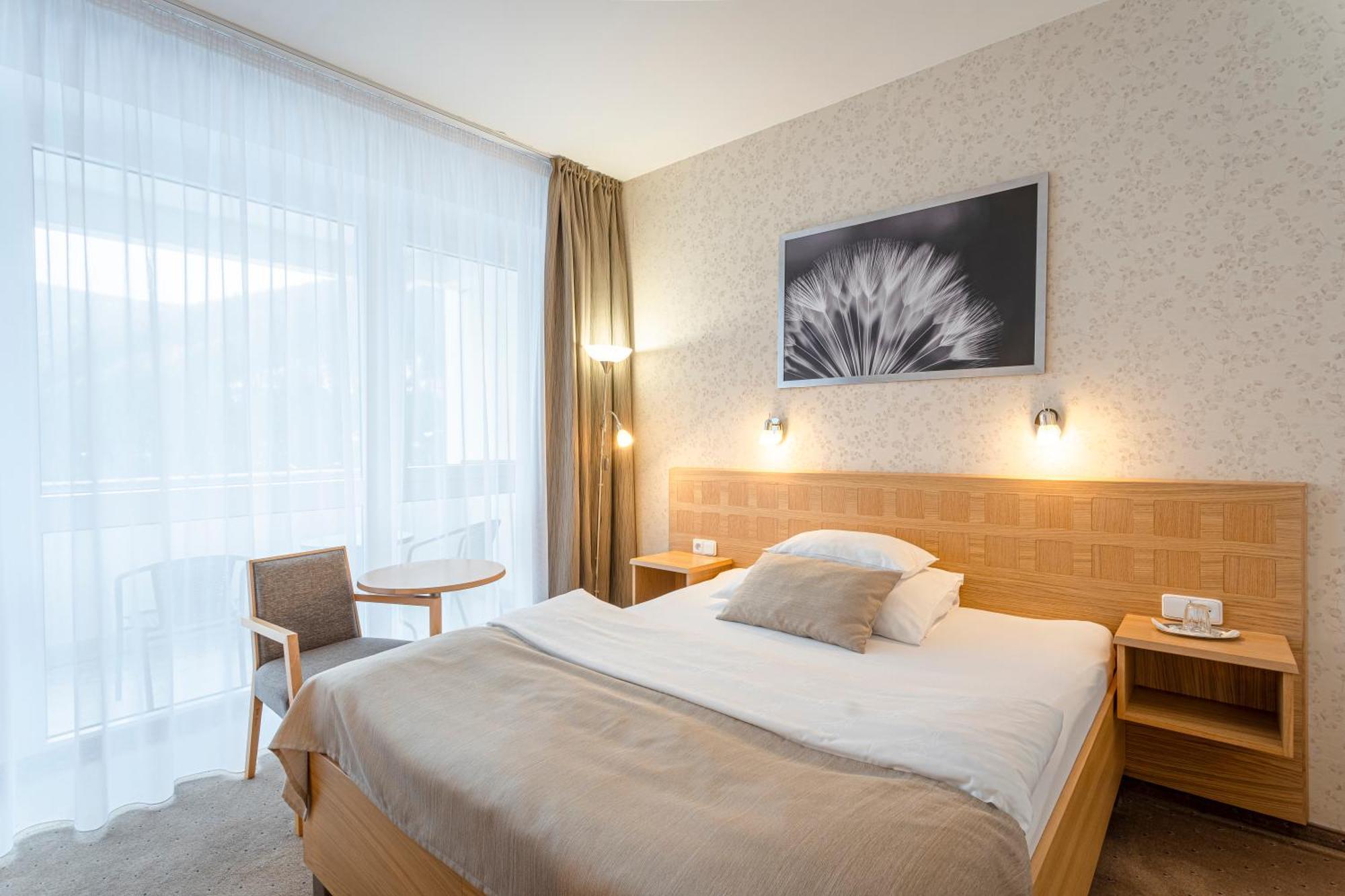 Hotel Behounek ยาคีมอฟ ภายนอก รูปภาพ