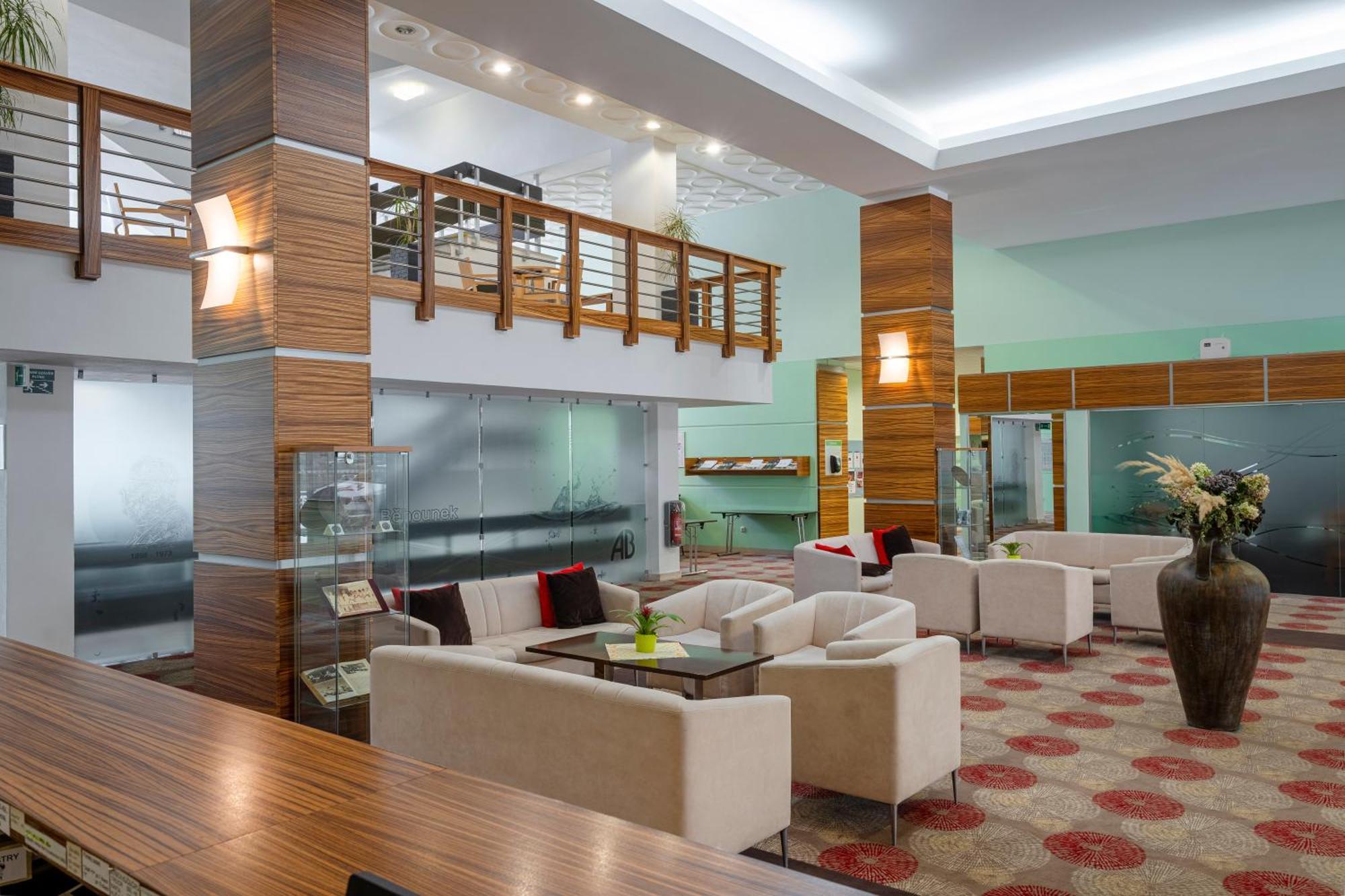 Hotel Behounek ยาคีมอฟ ภายนอก รูปภาพ