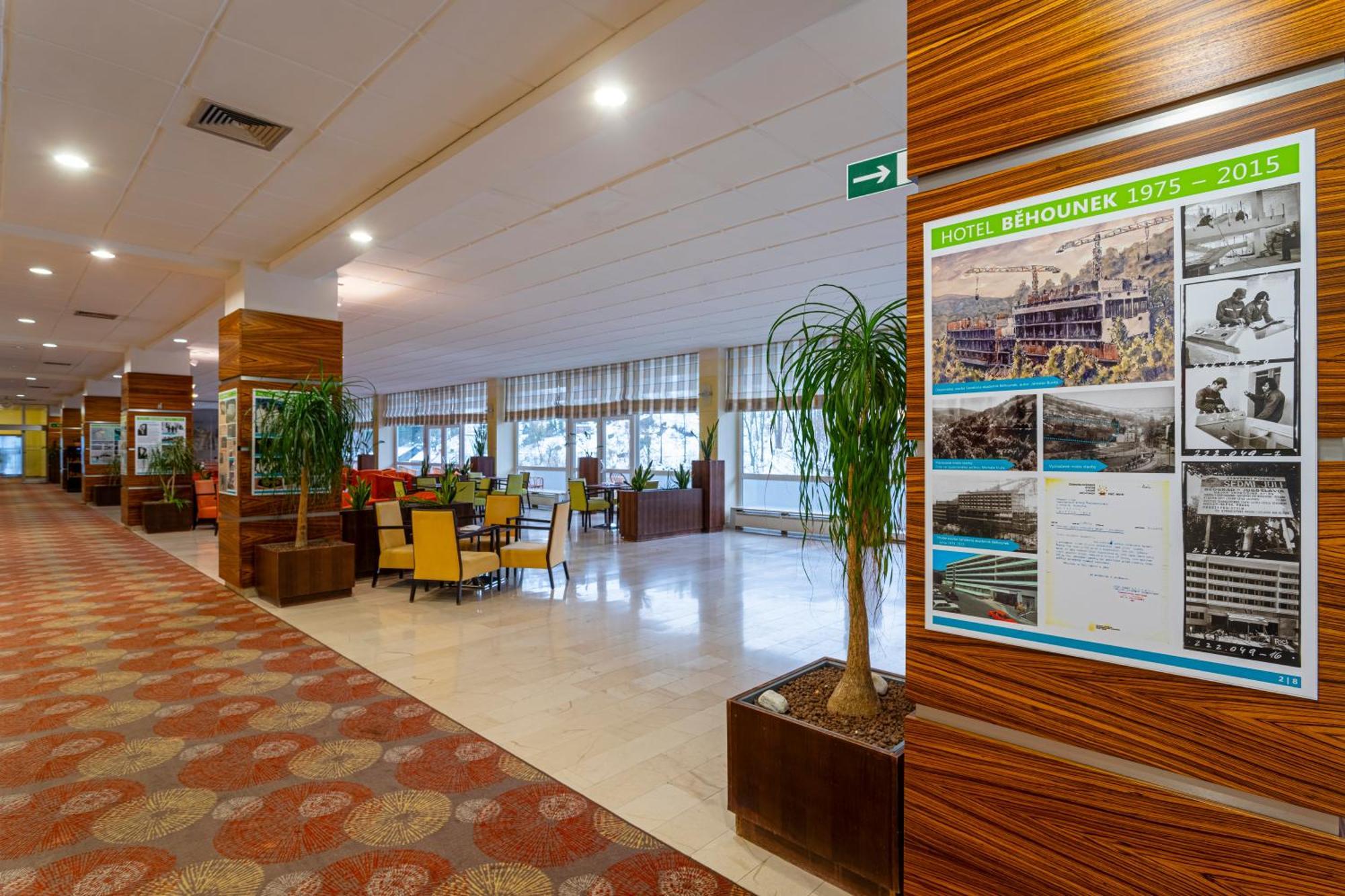 Hotel Behounek ยาคีมอฟ ภายนอก รูปภาพ