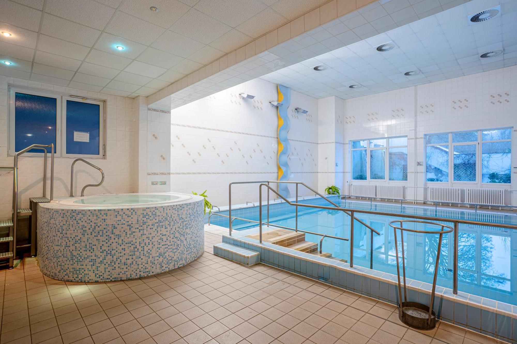 Hotel Behounek ยาคีมอฟ ภายนอก รูปภาพ