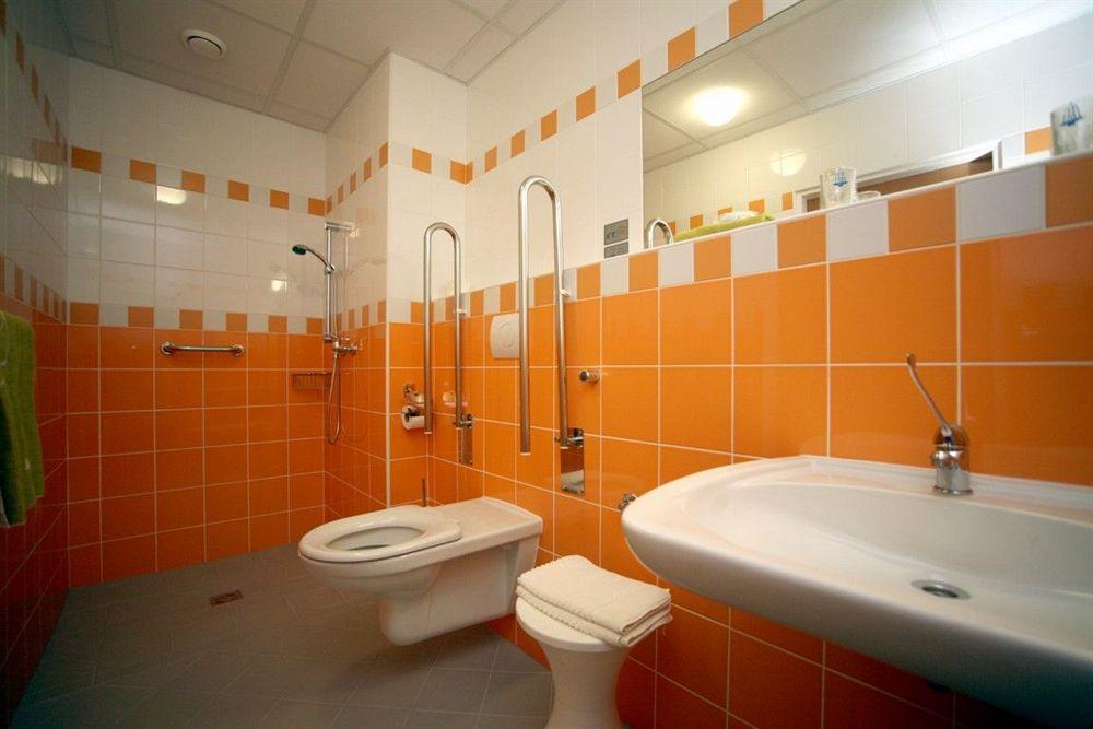 Hotel Behounek ยาคีมอฟ ภายนอก รูปภาพ