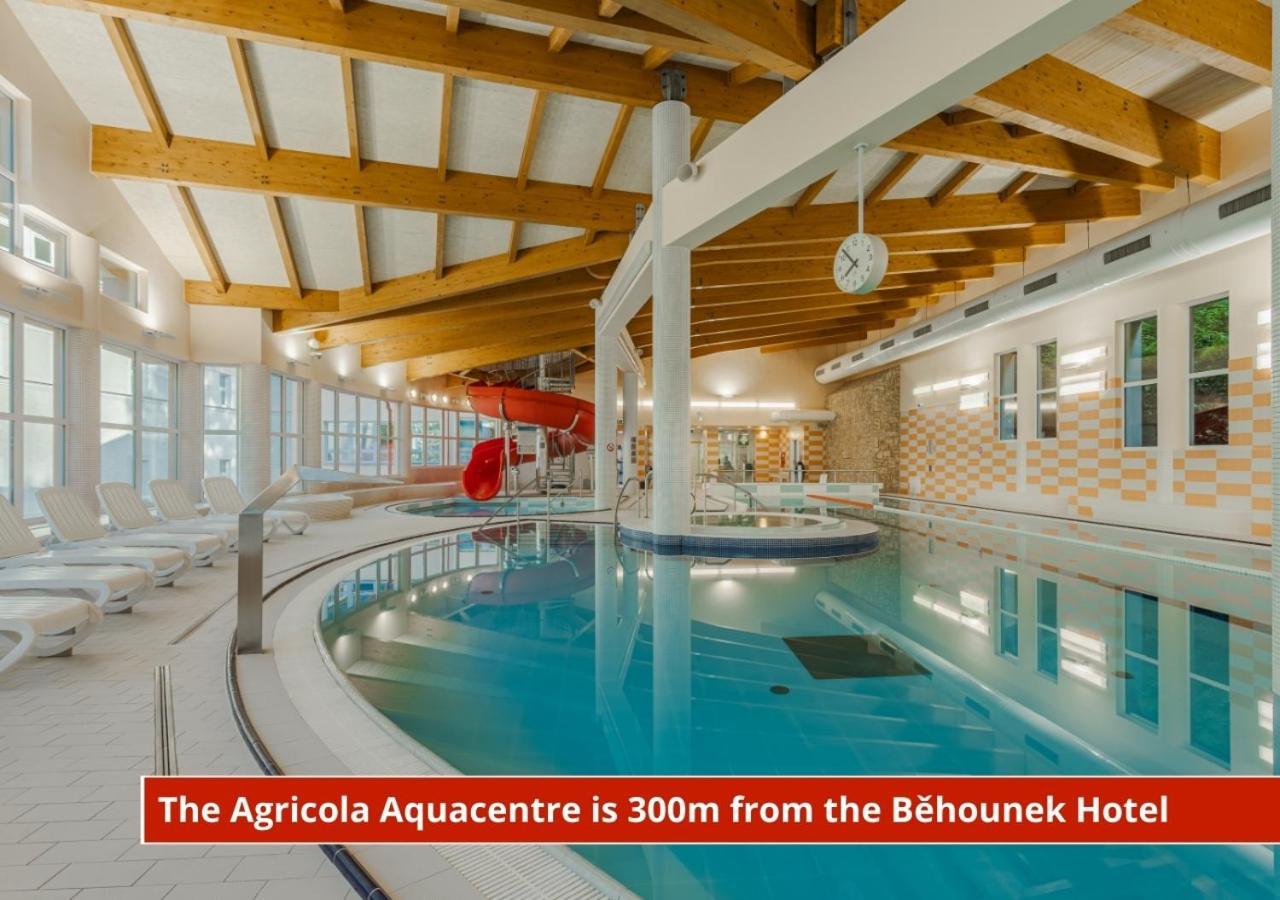 Hotel Behounek ยาคีมอฟ ภายนอก รูปภาพ