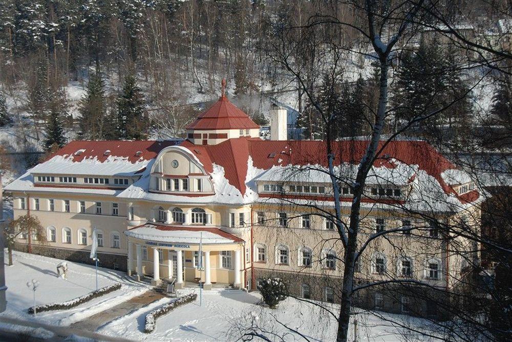 Hotel Behounek ยาคีมอฟ ภายนอก รูปภาพ