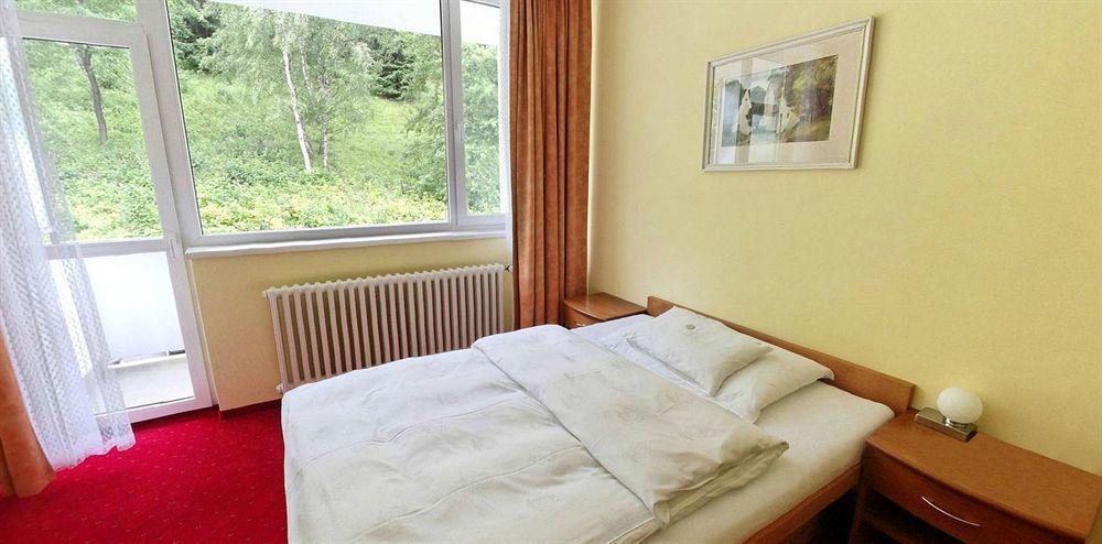 Hotel Behounek ยาคีมอฟ ภายนอก รูปภาพ