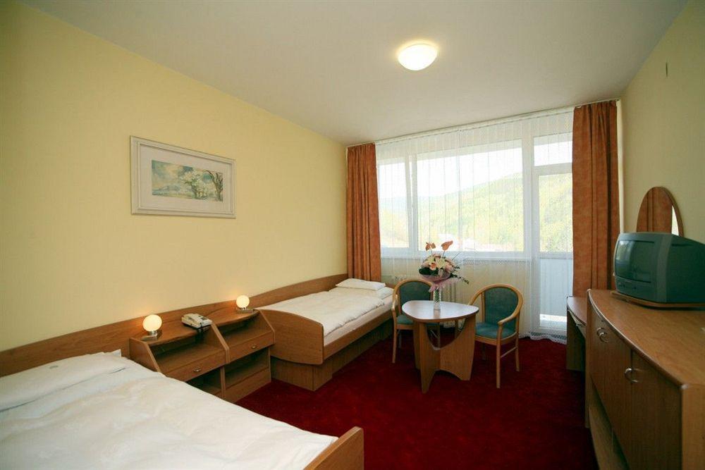 Hotel Behounek ยาคีมอฟ ภายนอก รูปภาพ