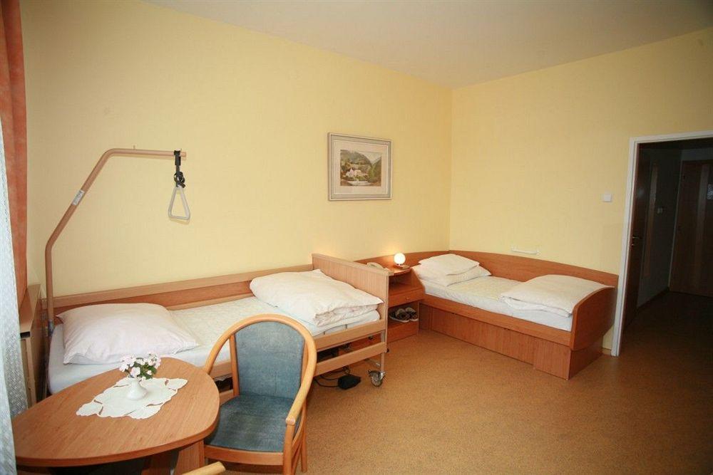 Hotel Behounek ยาคีมอฟ ภายนอก รูปภาพ