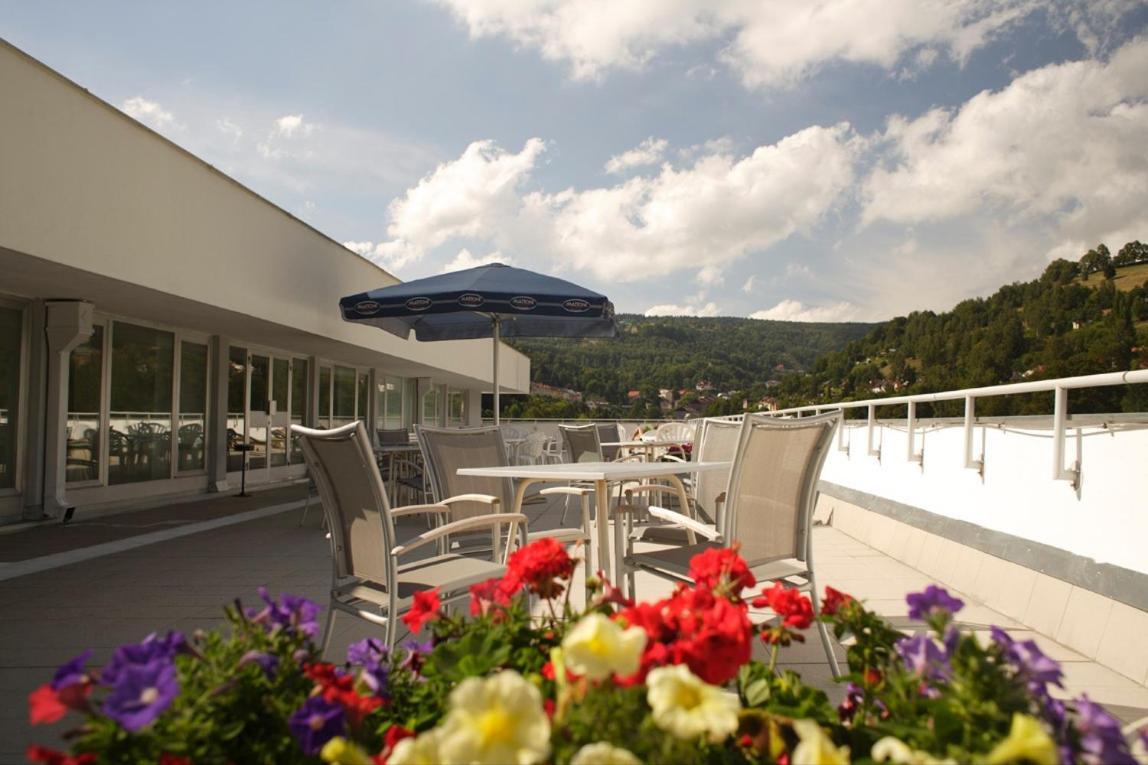 Hotel Behounek ยาคีมอฟ ภายนอก รูปภาพ